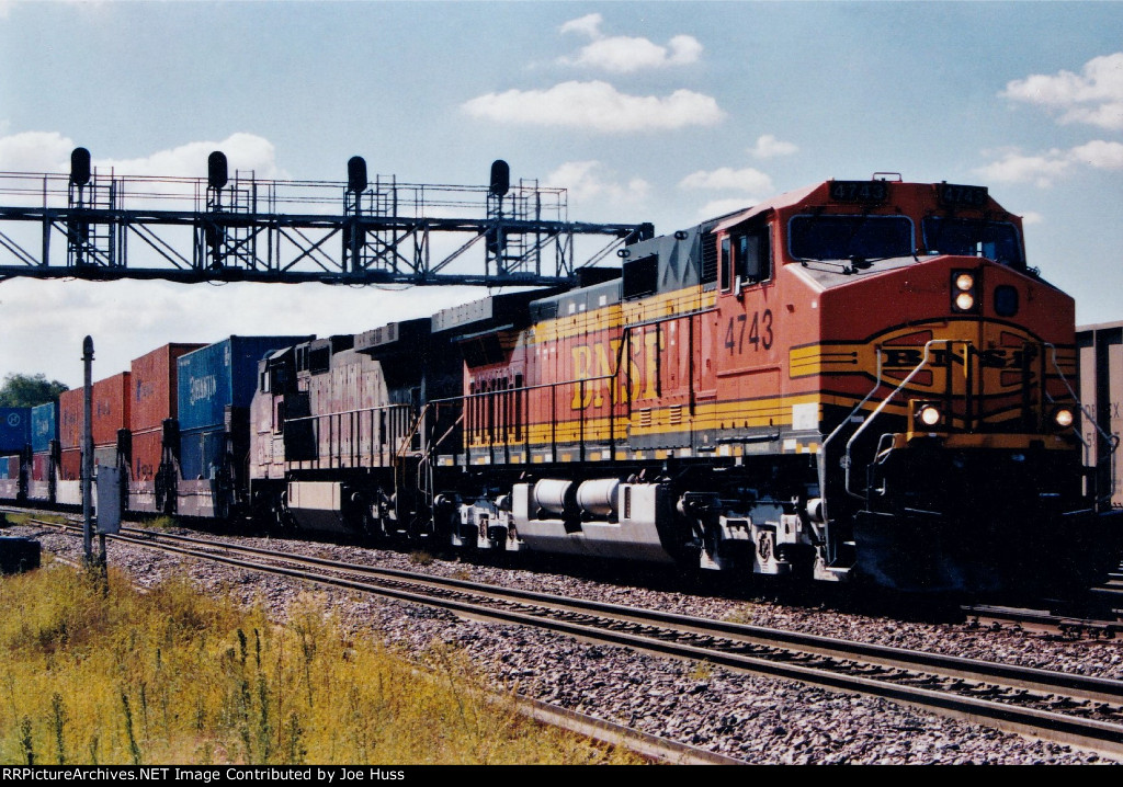 BNSF 4743 West